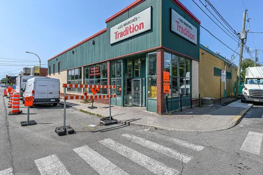 Propriété commerciale à vendre - 2535 Rue Jean-Talon E., Montréal (Villeray), H2A1T6