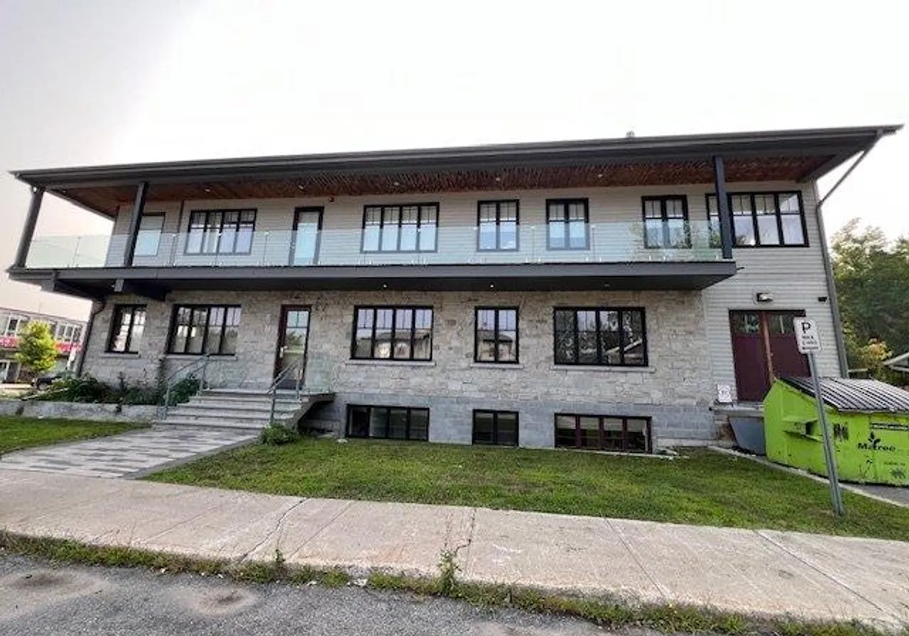 445-447 Boul. Beaconsfield — photo 2