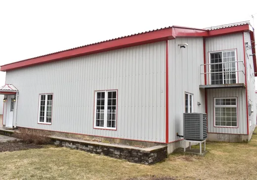 Propriété commerciale à vendre - 2 Rue de l'Avro, Lachute, J8H 3R8