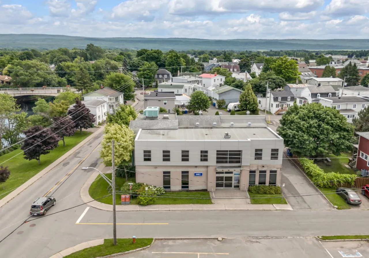 Propriété commerciale à vendre - 182 Av. de la Fabrique, Montmagny, G5V 2J8