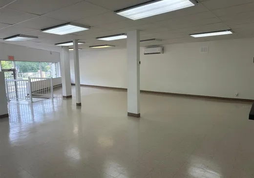 Propriété commerciale à vendre - 2875 Boul. Ste-Rose, Laval (Laval-Ouest), H7R 1T4