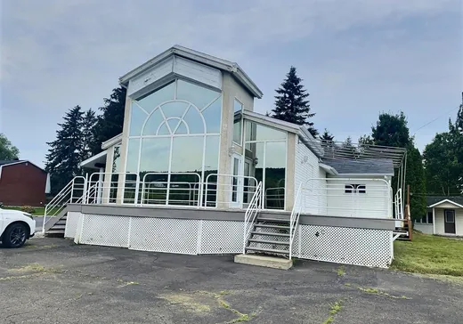 Propriété commerciale à vendre - 1073 10e Rue O., Dégelis, G5T 2B7