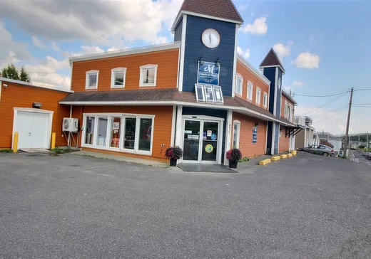 Propriété commerciale à vendre - 1930 Rue Principale, Pohénégamook, G0L1J0