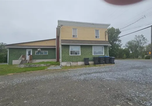 Propriété commerciale à vendre - 545 Av. Principale, Dégelis, G5T 1L8