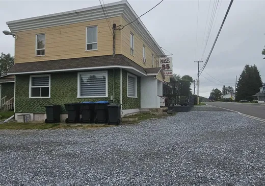 Propriété commerciale à vendre - 545 Av. Principale, Dégelis, G5T 1L8
