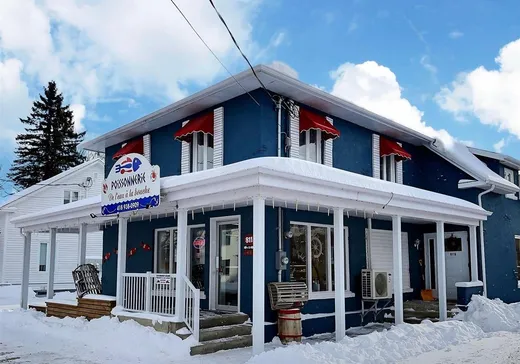 Propriété commerciale à vendre - 811 Rue Commerciale N., Témiscouata-sur-le-Lac, G0L 1E0