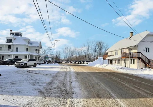 Propriété commerciale à vendre - 811 Rue Commerciale N., Témiscouata-sur-le-Lac, G0L 1E0