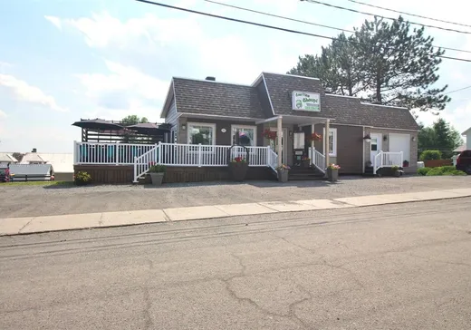 Propriété commerciale à vendre - 109 Rue St-Charles, Trois-Pistoles, G0L3S0