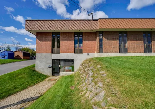 Propriété commerciale à vendre - 2100 Boul. du Curé-Labelle, Saint-Jérôme, J7Y1S8