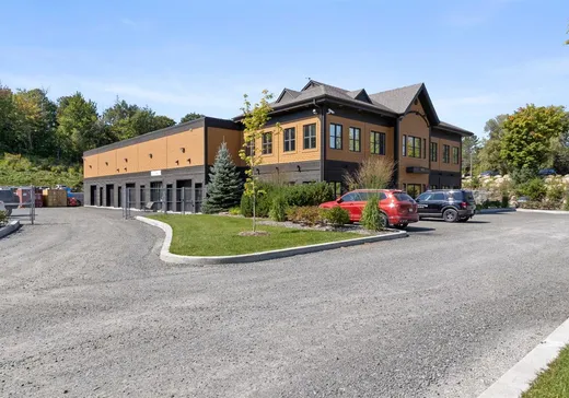 Commercial Property for Sale - 1075 Crois. des Hauteurs, St-Hippolyte, J8A 0A5