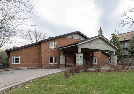 Propriété commerciale à vendre - 11810 Av. du Bois-de-Boulogne, Montréal (Ahuntsic/Cartierville), H3M2X6