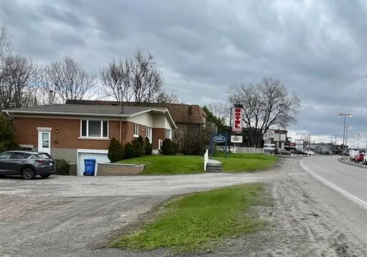 Propriété commerciale à vendre - 2245 Boul. du Curé-Labelle, Saint-Jérôme, J7Y 3R7