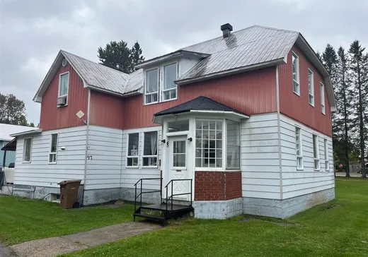 Propriété commerciale à vendre - 95-97 Rue de l'Église, Mont St-Michel, J0W1P0