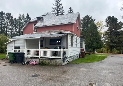 Propriété commerciale à vendre - 95-97 Rue de l'Église, Mont St-Michel, J0W 1P0