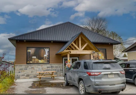 Propriété commerciale à vendre - 1446 Boul. Bona-Dussault, Saint-Marc-des-Carrières, G0A 4B0