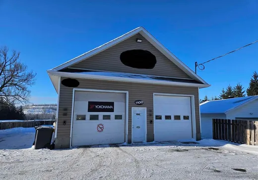 Propriété commerciale à vendre - 1100 Rue St-Désiré, Black-Lake, G6H 1M7