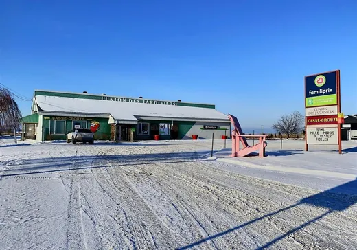 Propriété commerciale à vendre - 136 Rue du Seigneur-Côté, L'Isle-Verte, G0L1K0