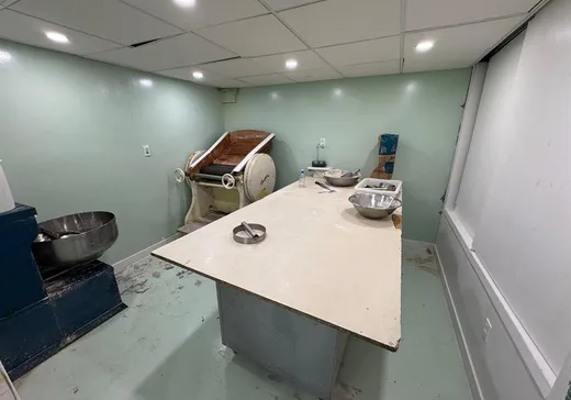 Propriété commerciale à vendre - 2410 Rue Fleury E., Montréal (Ahuntsic/Cartierville), H2B 1L2