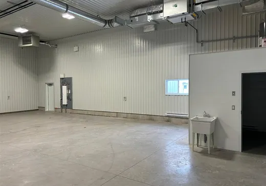 Bâtiment Industriel à vendre - 1245 Rue J.-A.-Bombardier, St-Nicolas, G7A 2P4
