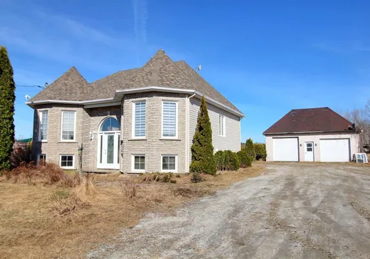Farm for Sale - 300Z Route Pronovost, Normandin, G8M 3R6