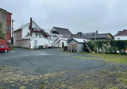 Propriété commerciale à vendre - 23-27 Rue Grove, Danville, J0A 1A0