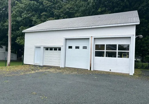 Propriété commerciale à vendre - 23-27 Rue Grove, Danville, J0A 1A0