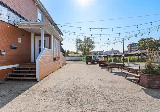 Propriété commerciale à vendre - 196 Rue Sherbrooke, Magog, J1X 2R6