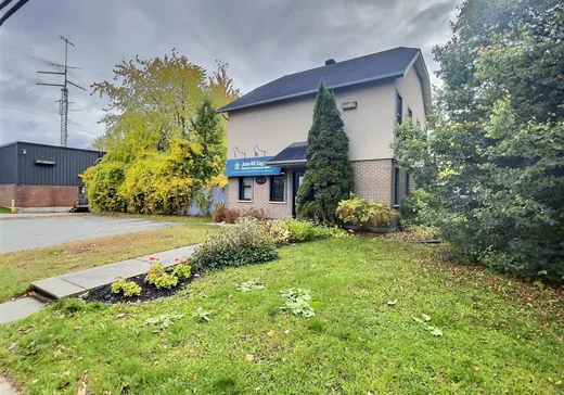 Propriété commerciale à vendre - 2880 Rue Galt O., Sherbrooke, J1K2Z7
