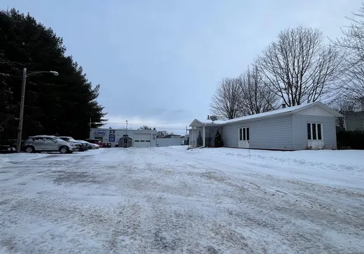 Propriété commerciale à vendre - 325-327 12e Avenue, Deschaillons, G0S1G0