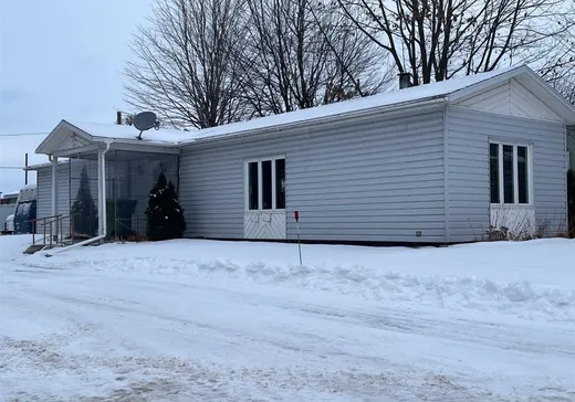 Propriété commerciale à vendre - 325-327 12e Avenue, Deschaillons, G0S 1G0