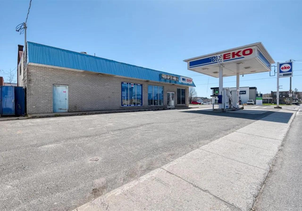 Propriété commerciale à vendre - 244 Rue Notre-Dame, Ville de Québec, J0H 1E0