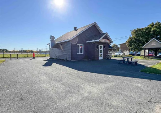 Propriété commerciale à vendre - 420 Rue Principale, Sainte-Brigitte-des-Saults, J0C1E0