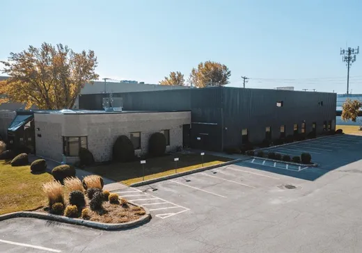 Bâtiment Industriel à vendre - 3070 Boul. Le Corbusier, Laval (Chomedey), H7L4S8