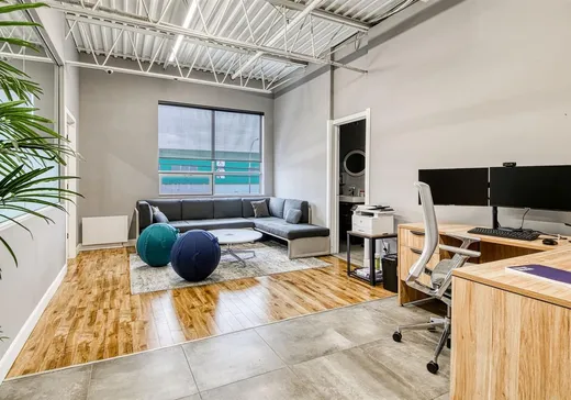 Commercial Condo for Sale - 305B Boul. St-Elzear O., Laval (Chomedey), H7L 3N5