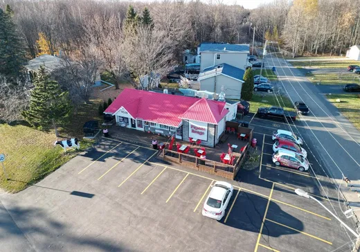 Propriété commerciale à vendre - 9510 Ch. Ste-Marguerite, Pointe-Du-Lac, G9B 6K5