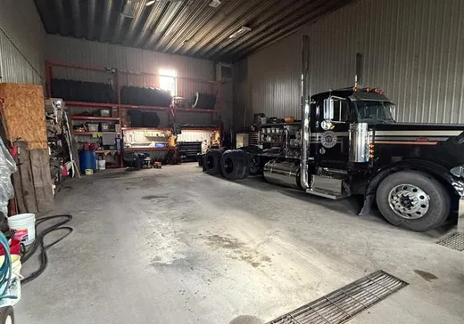 Propriété commerciale à vendre - 651 Route du Président-Kennedy, Desjardins, G6C 1J5