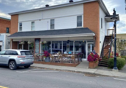 Propriété commerciale à vendre - 7-9A Rue Principale N., Sutton, J0E2K0