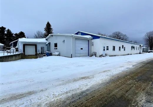 Propriété commerciale à vendre - 105 Av. Renaud, Laurierville, G0S1P0