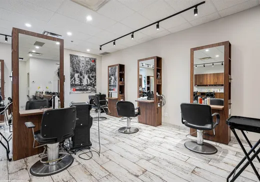 Propriété commerciale à vendre - 4674 Rue Jean-Talon E., Montréal (Saint-Léonard), H1S0A6