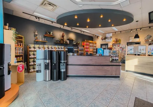 Propriété commerciale à vendre - 423 Boul. des Laurentides, Saint-Jérôme, J7Z 4L9