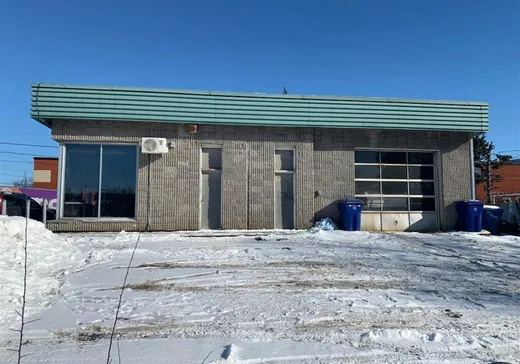 Propriété commerciale à vendre - 145 Boul. de la Concorde E., Laval (Pont-Viau), H7G 2C6