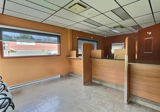 Propriété commerciale à vendre - 20 Rue Notre-Dame O., Lac-Mégantic, J0B 1Y0