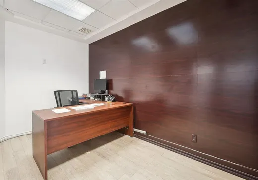 Propriété commerciale à vendre - 110 Ch. Du Tremblay, Boucherville, J4B 6Z6