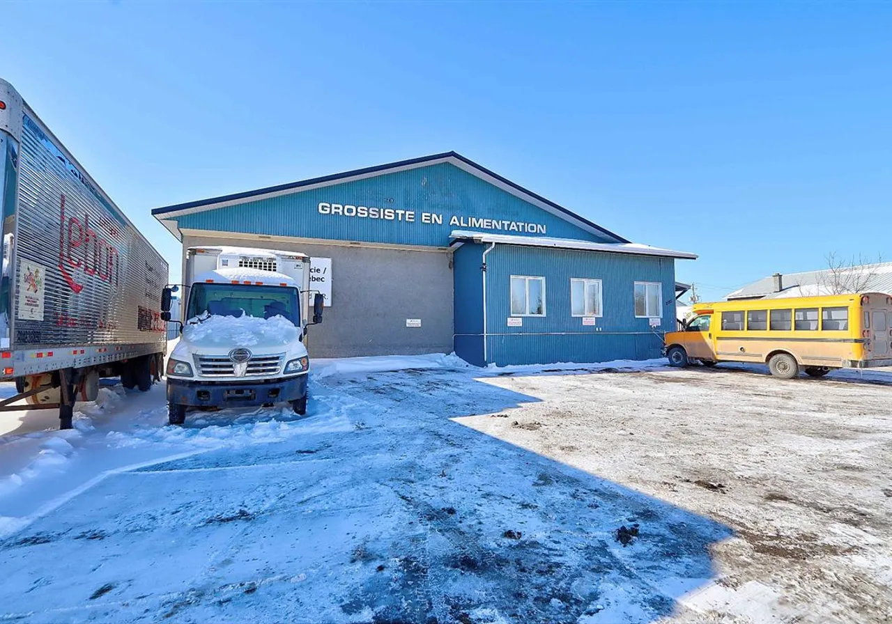 Bâtiment Industriel à vendre - 2925 Rue Girard, Trois-Rivières, G9A 2V5