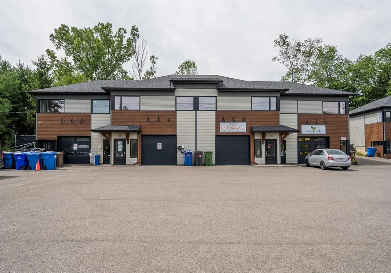 Propriété commerciale à vendre - 450-464 Boul. des Laurentides, Saint-Sauveur, J0R 1K0