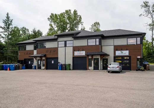 Propriété commerciale à vendre - 450-464 Boul. des Laurentides, Saint-Sauveur, J0R 1K0