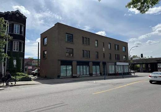 Propriété commerciale à vendre - 390 Boul. Crémazie E., Montréal (Villeray), H2P 1E5