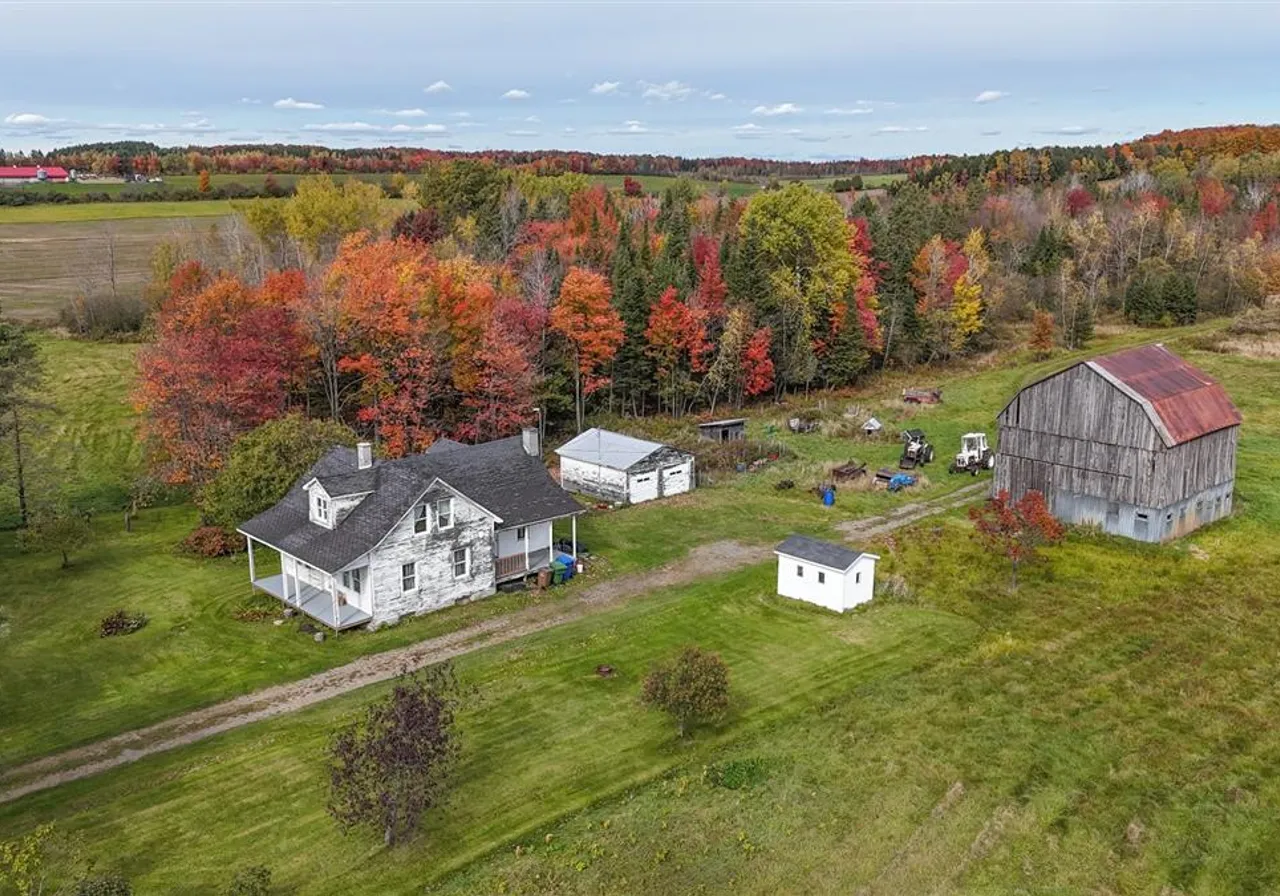 Farm for Sale - 935 12e Rang, Windsor, J1S 0H1