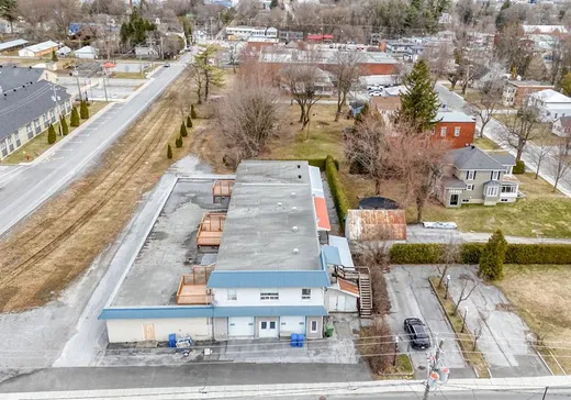 Propriété commerciale à vendre - 15-19D Rue de la Plaisance, Bedford, J0J1A0