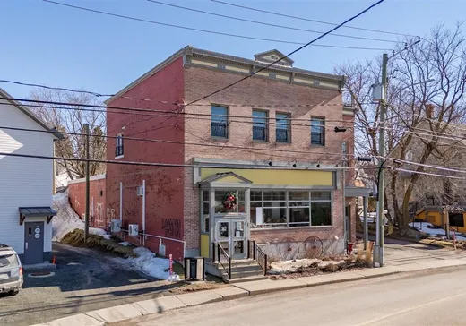 Propriété commerciale à vendre - 1 Rue St-Joseph, Warwick, J0A1M0